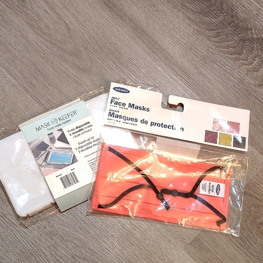 3/$10🆕2PC Old Navy Face Mask With Travel Case